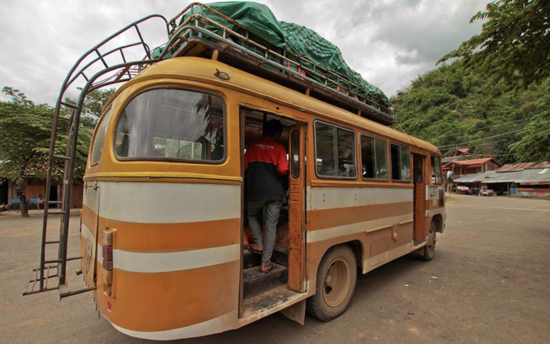 bus au Laos